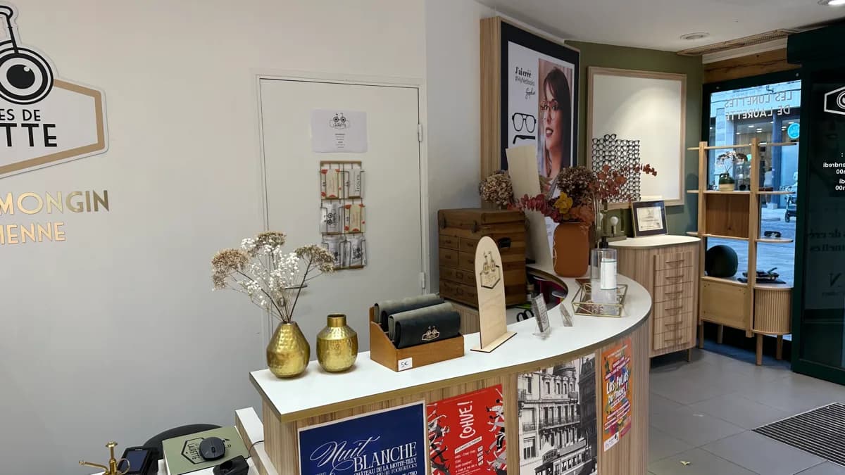 Comptoir d'accueil de la boutique Les Lunettes de Laurette à Troyes